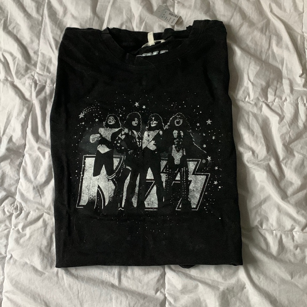 Black kiss t-shirt